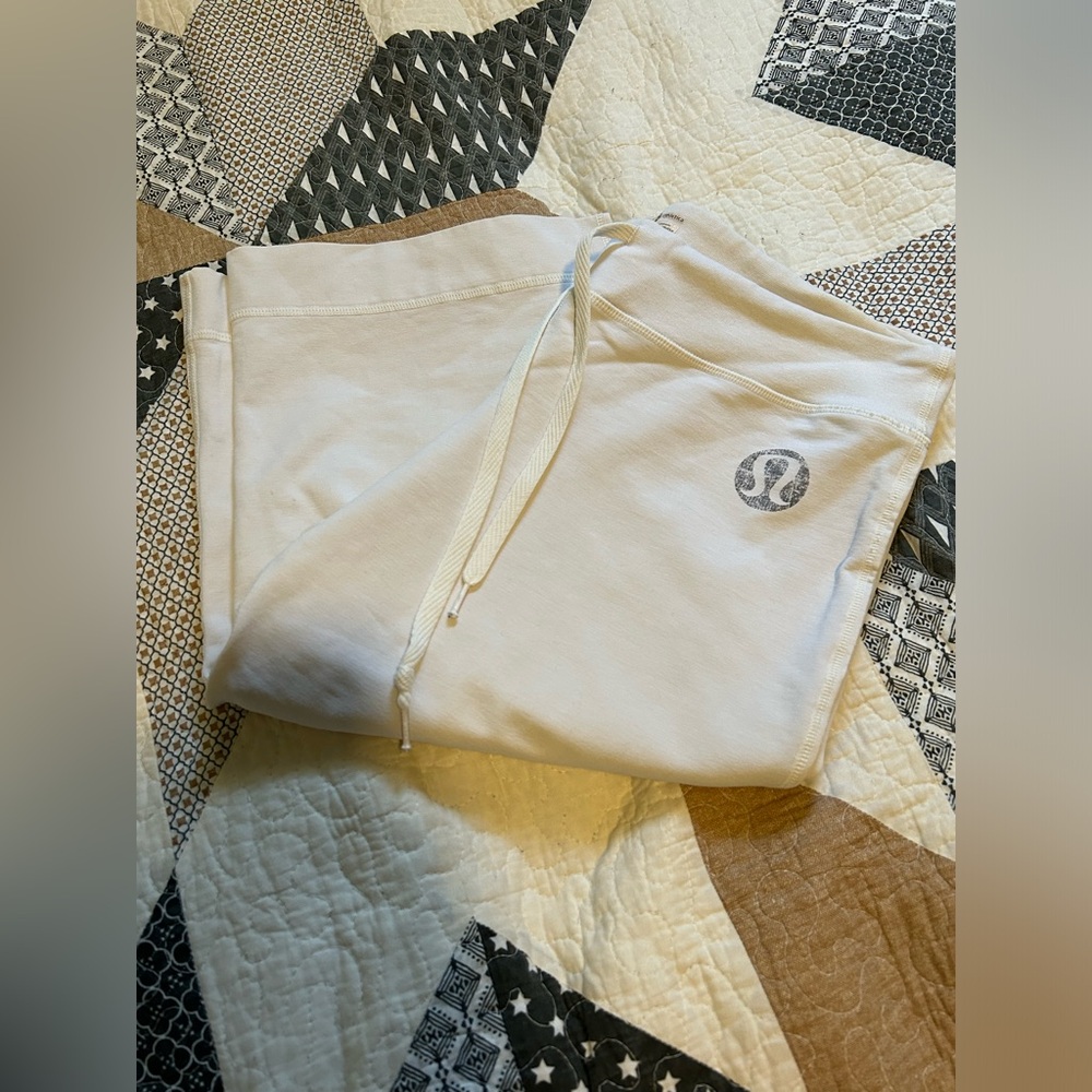 Low Waisted- White Lululemon Yoga Capris